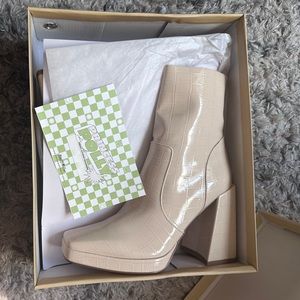 Princess Polly. Jamie platform boots in cream